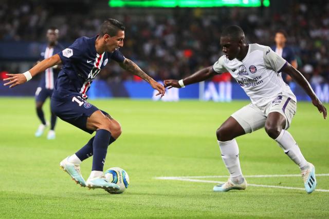 体育报：莱万5场进1球 巴萨管理认为应引进新中锋