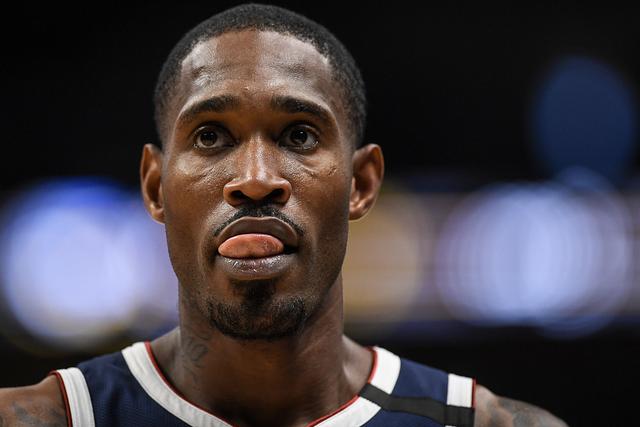 斯诺克世锦赛：中国双星16强战继续 赵心童两局领先丁俊晖